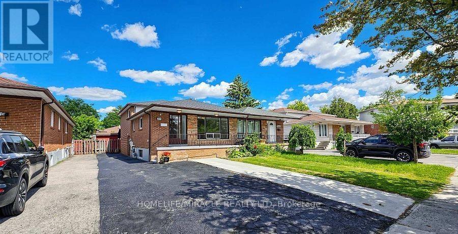 7444 Homeside Gardens, Mississauga, Ontario  L4T 2A7 - Photo 3 - W13680114