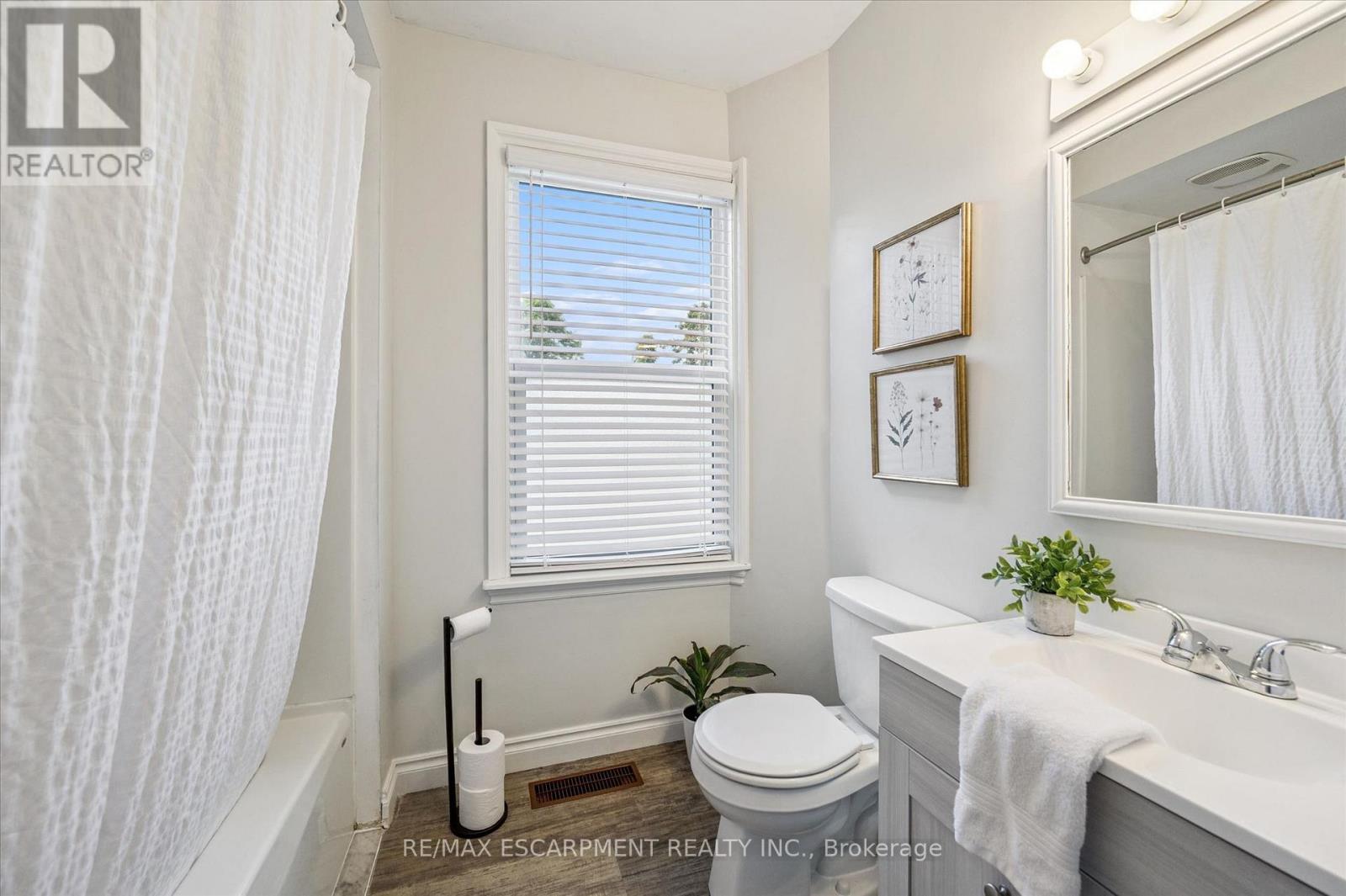 8 Cross Street, Brant, Ontario  N3L 1Z7 - Photo 10 - X13456764