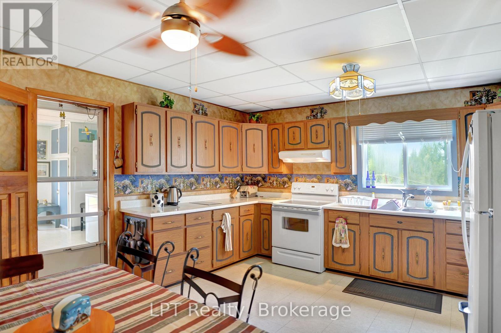 621 Huron Road, South Bruce Peninsula, Ontario  N0H 2T0 - Photo 14 - X13210826