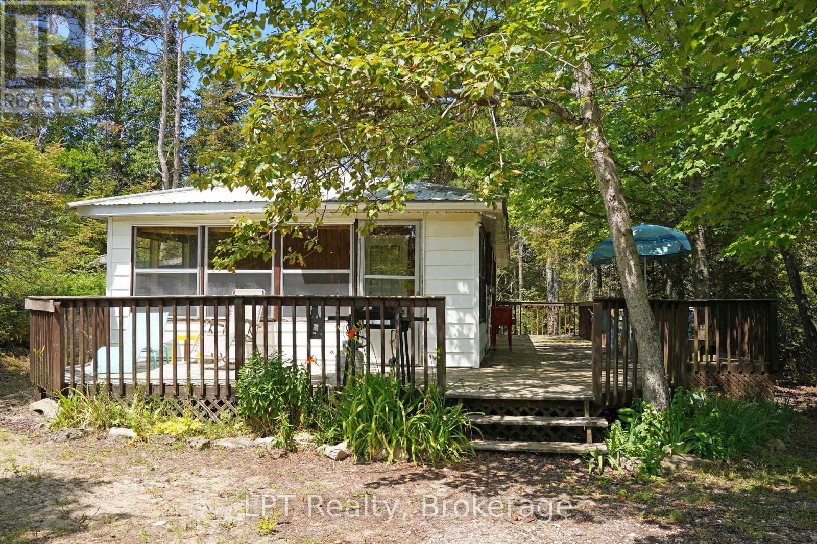 14 Sog-Je-Wa-Sa Drive, Native Leased Lands, Ontario  N0H 2G0 - Photo 1 - X13544374