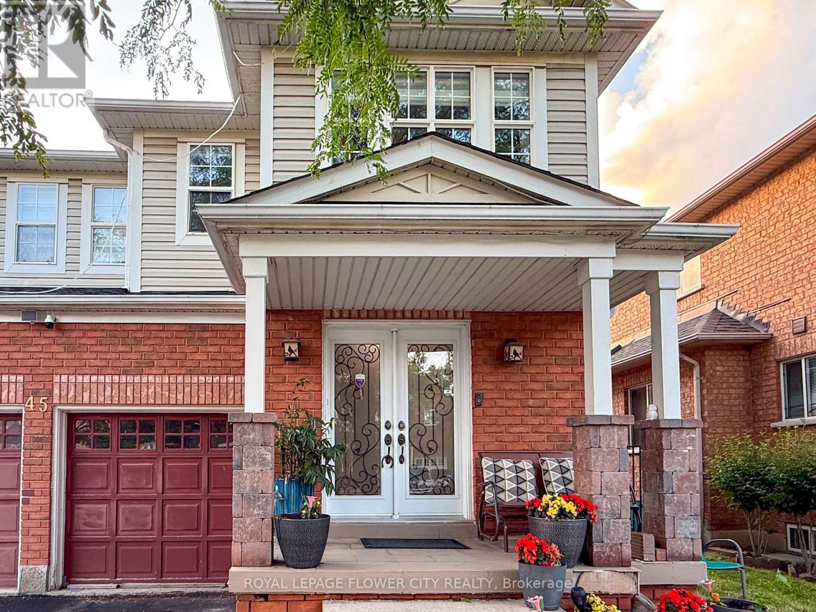 45 Charleswood Circle, Brampton, Ontario  L7A 1Z1 - Photo 2 - W13689834