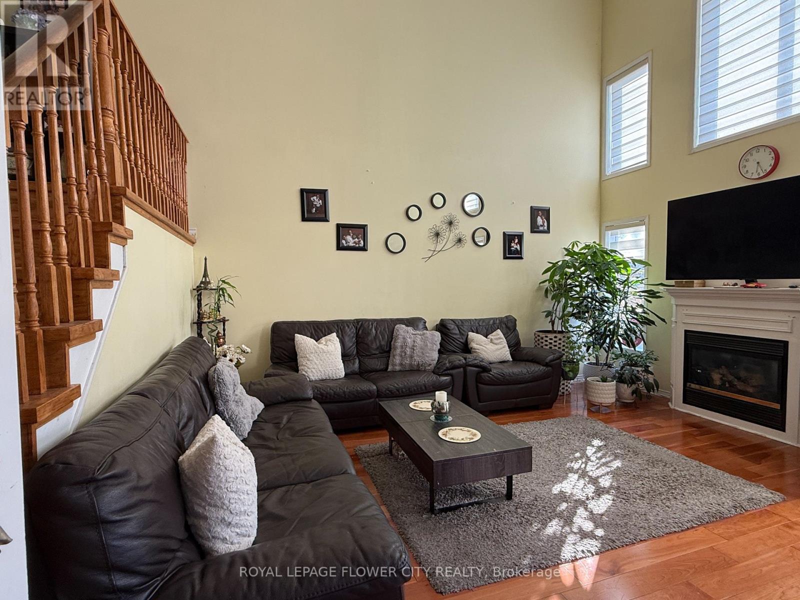 45 Charleswood Circle, Brampton, Ontario  L7A 1Z1 - Photo 7 - W13689834