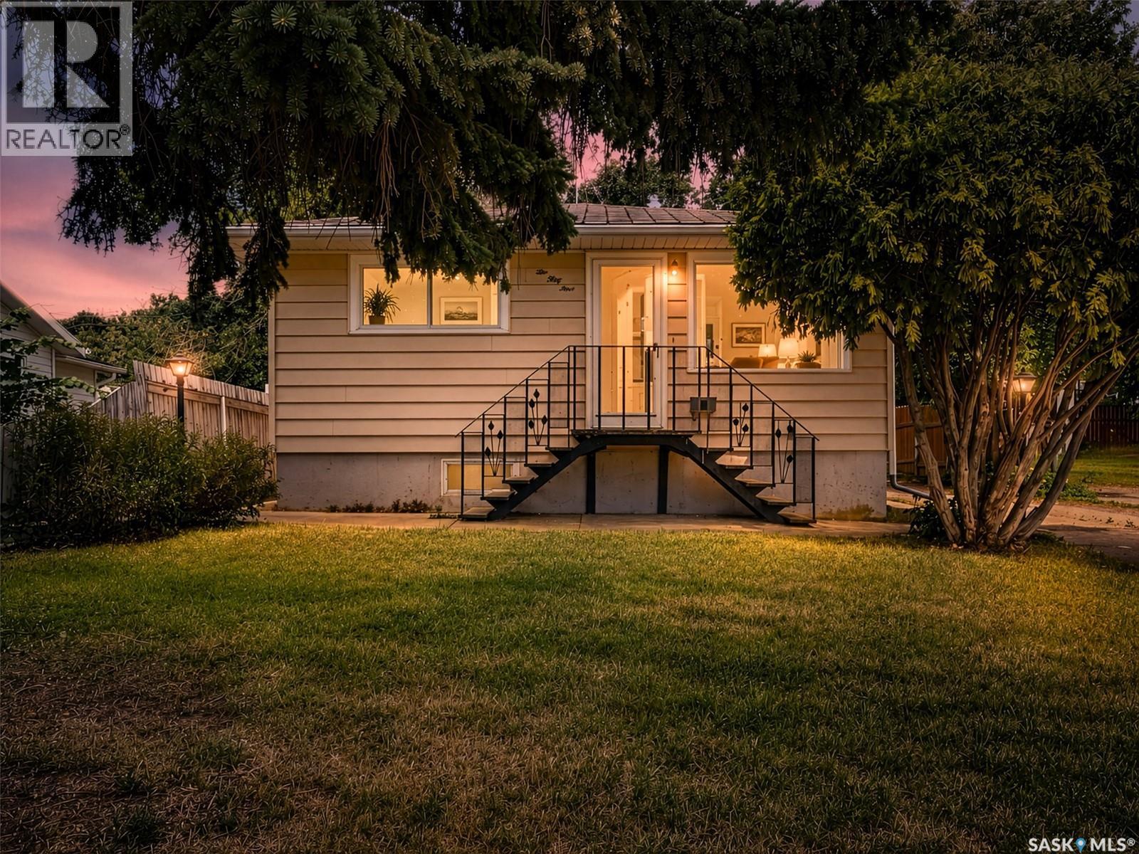 1054 Stadacona Street W, Moose Jaw, Saskatchewan  S6H 2B2 - Photo 5 - SK045965