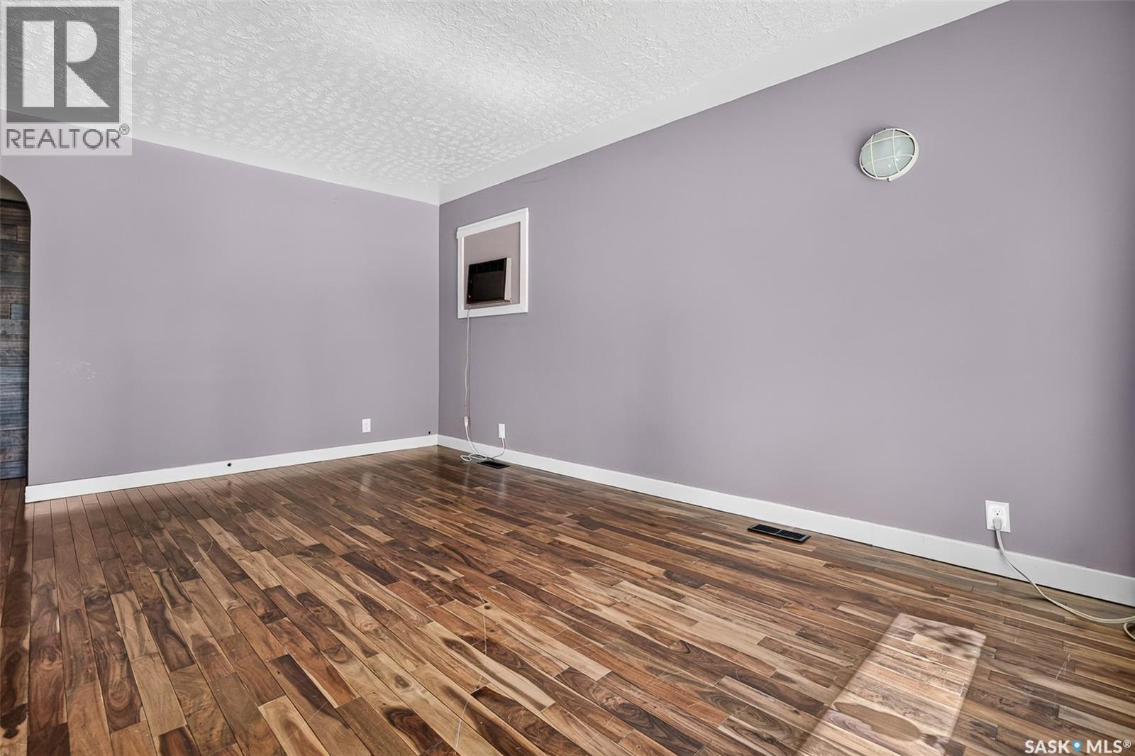 1054 Stadacona Street W, Moose Jaw, Saskatchewan  S6H 2B2 - Photo 9 - SK045965