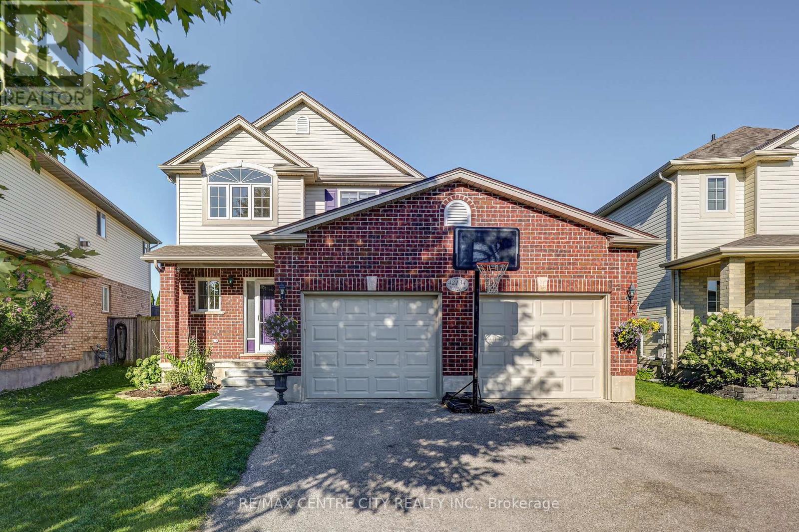 42134 Mcbain Line, Central Elgin, Ontario  N5P 4R1 - Photo 1 - X13691910