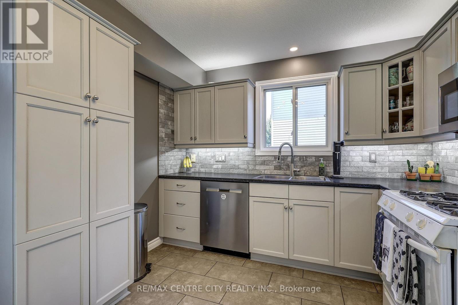 42134 Mcbain Line, Central Elgin, Ontario  N5P 4R1 - Photo 12 - X13691910