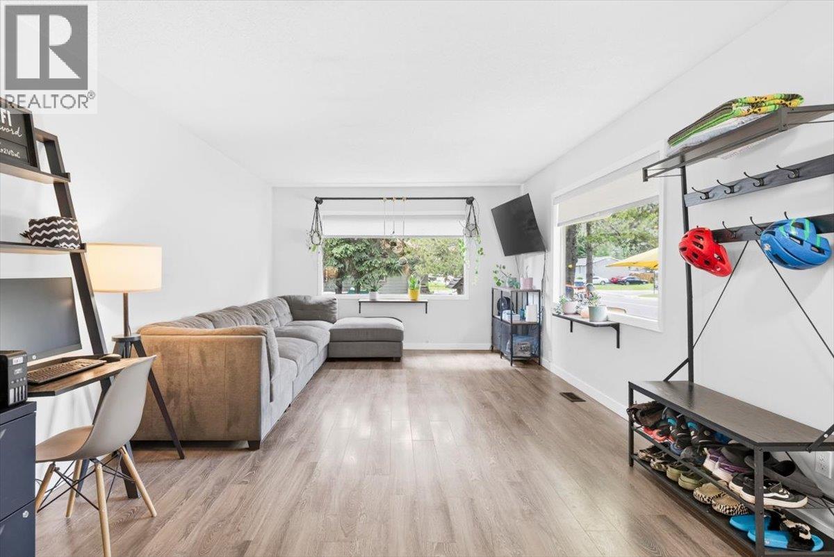 316 Alpine Place, Sparwood, British Columbia  V0B 2G0 - Photo 4 - 10392263