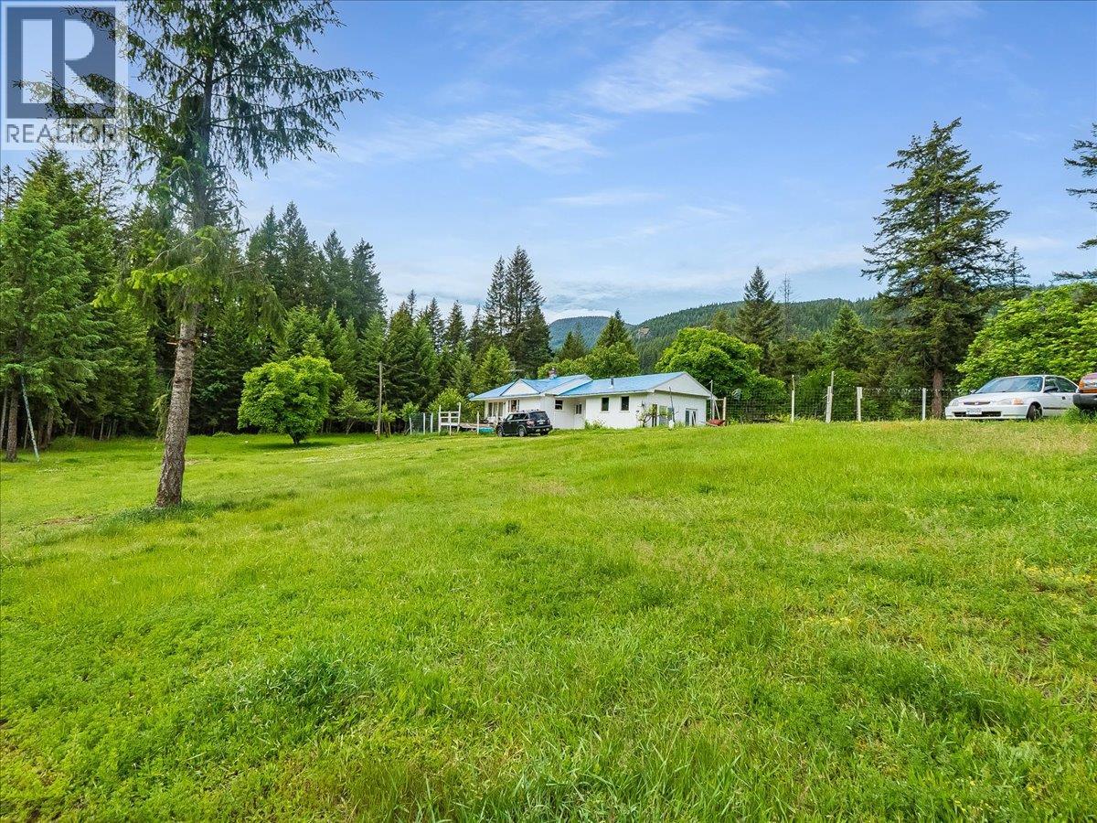 2621 3a Highway, Castlegar, British Columbia  V1N 4P5 - Photo 42 - 10398006