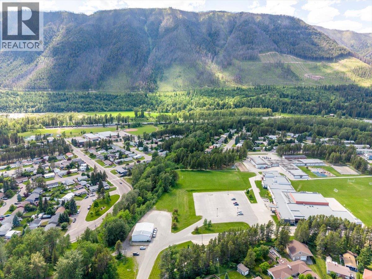 316 Alpine Place, Sparwood, British Columbia  V0B 2G0 - Photo 57 - 10392263