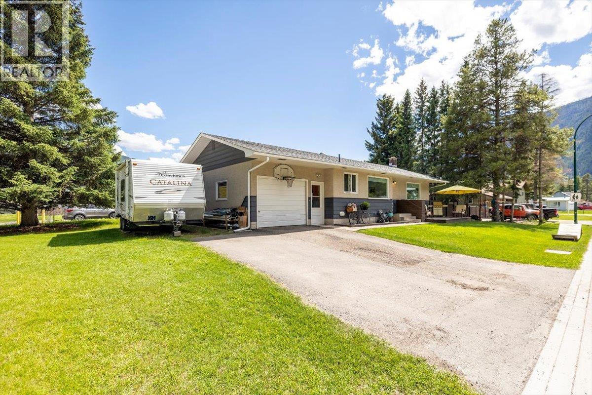 316 Alpine Place, Sparwood, British Columbia  V0B 2G0 - Photo 60 - 10392263