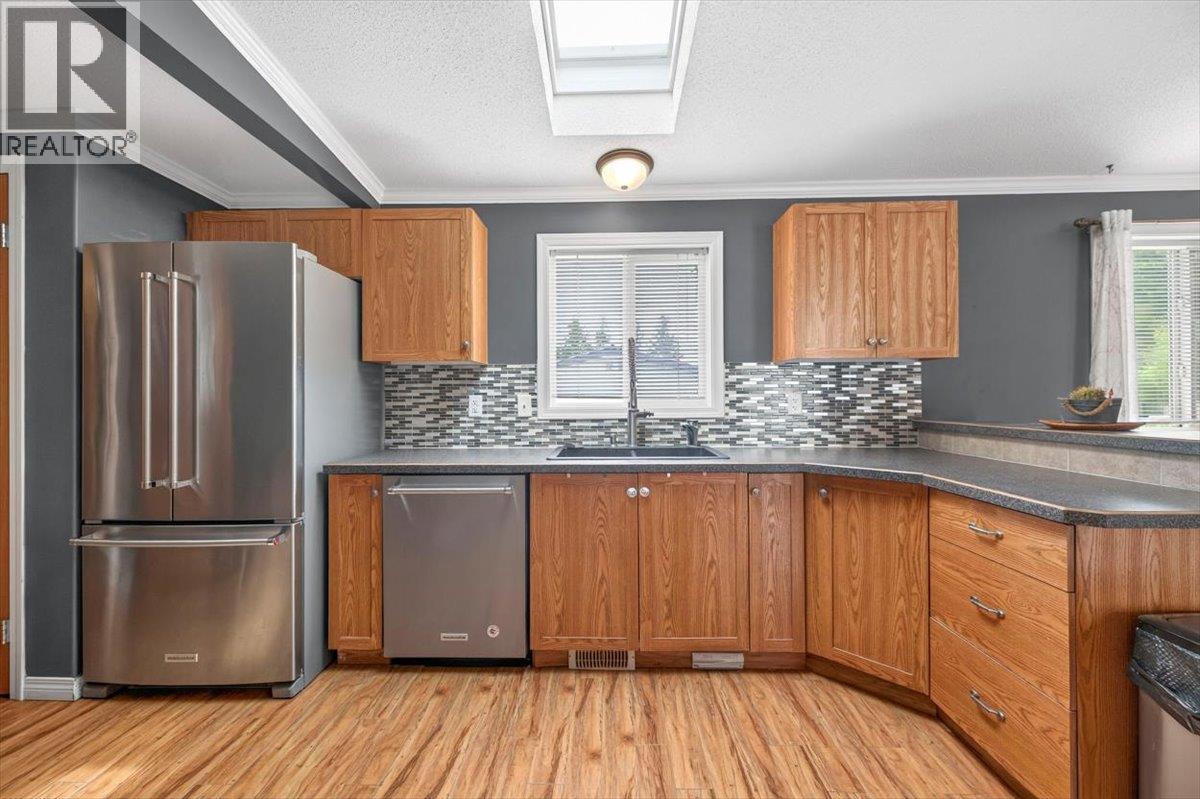 33 Dawson Crescent, Elkford, British Columbia  V0B 1H0 - Photo 19 - 10393668