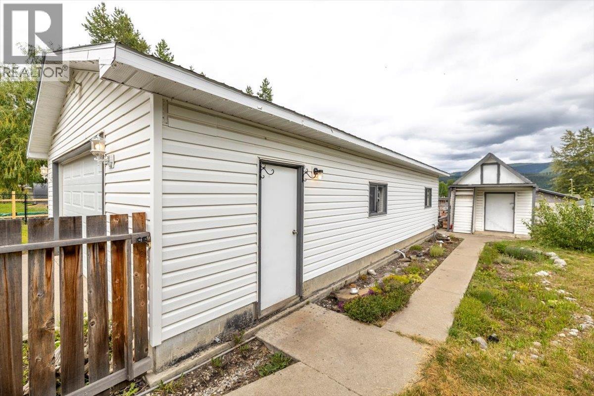 33 Dawson Crescent, Elkford, British Columbia  V0B 1H0 - Photo 50 - 10393668