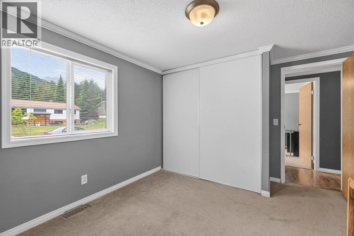 33 Dawson Crescent, Elkford, British Columbia  V0B 1H0 - Photo 41 - 10393668