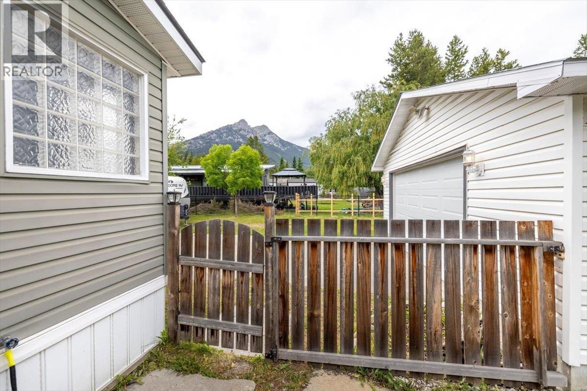 33 Dawson Crescent, Elkford, British Columbia  V0B 1H0 - Photo 49 - 10393668