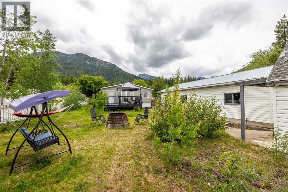 33 Dawson Crescent, Elkford, British Columbia  V0B 1H0 - Photo 55 - 10393668