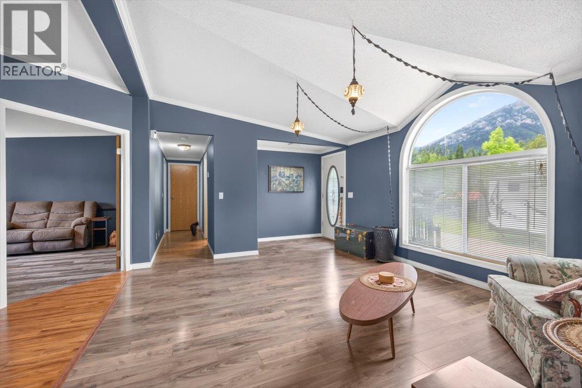 33 Dawson Crescent, Elkford, British Columbia  V0B 1H0 - Photo 7 - 10393668