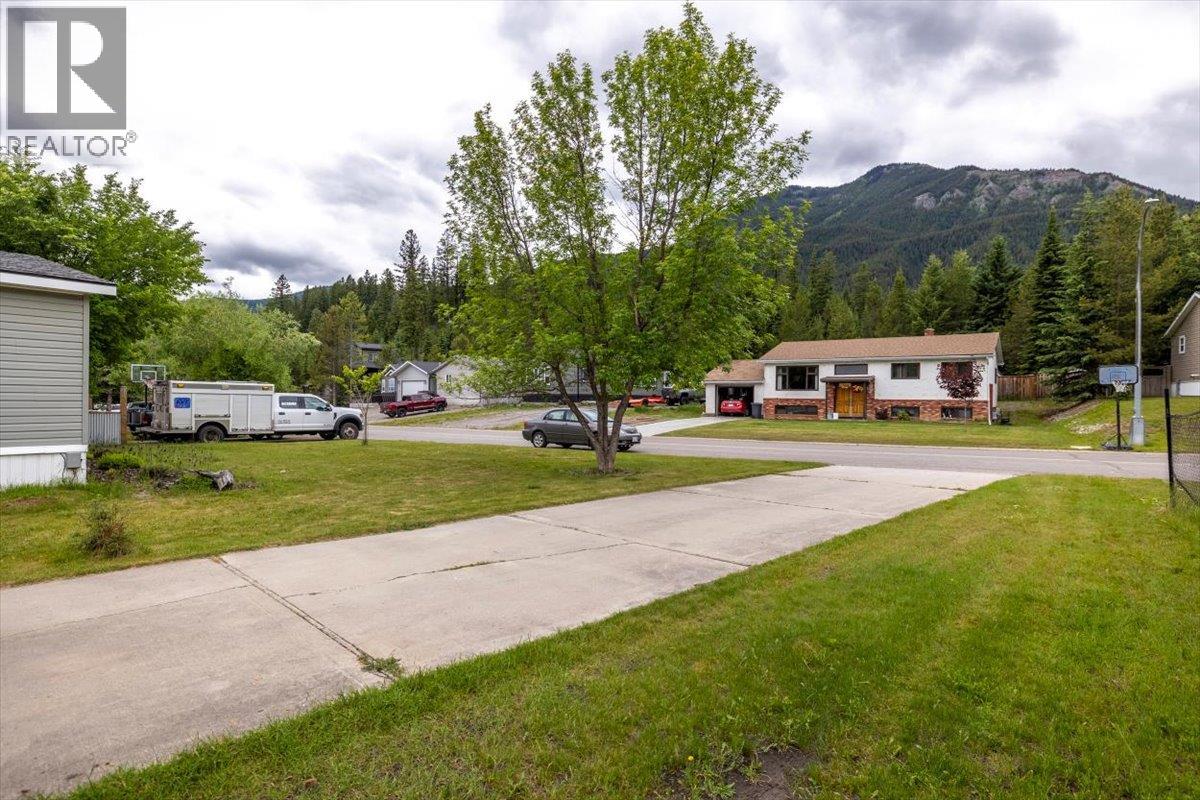 33 Dawson Crescent, Elkford, British Columbia  V0B 1H0 - Photo 64 - 10393668