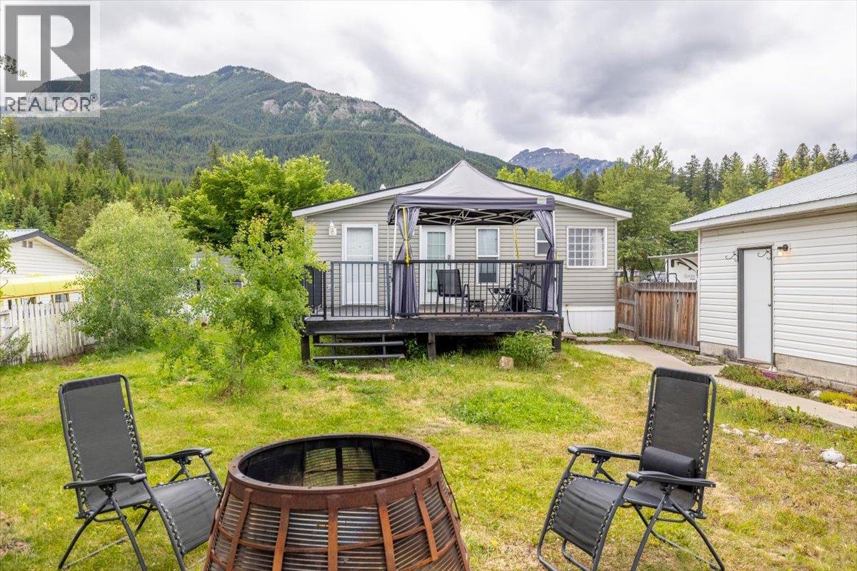 33 Dawson Crescent, Elkford, British Columbia  V0B 1H0 - Photo 54 - 10393668