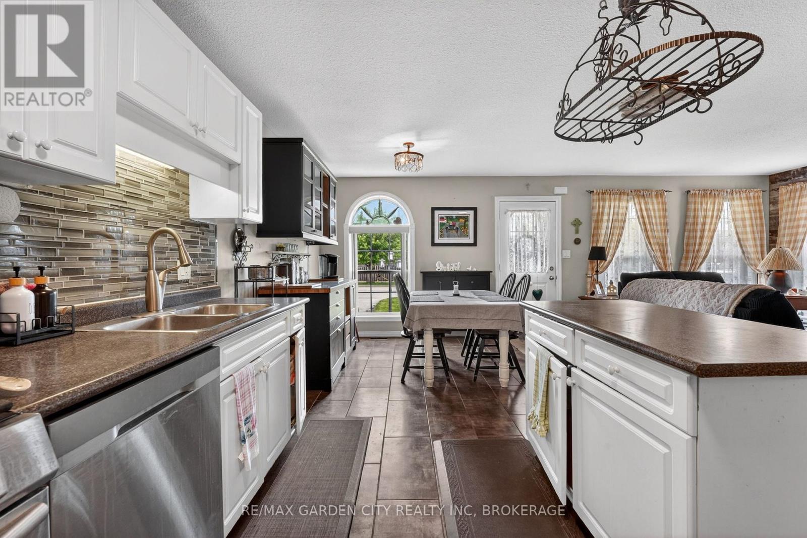 11 Rochelle Crescent, Fort Erie, Ontario  L0S 1N0 - Photo 12 - X13691898
