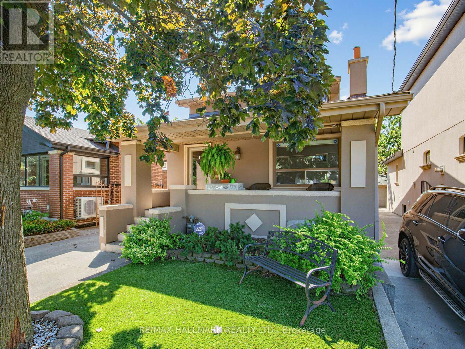 297 STRATHMORE BOULEVARD, Toronto, Ontario
