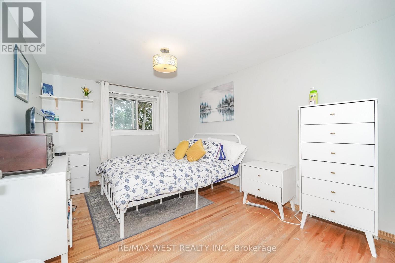 1105 Valley Court, Oshawa, Ontario  L1J 3M4 - Photo 6 - E13691956