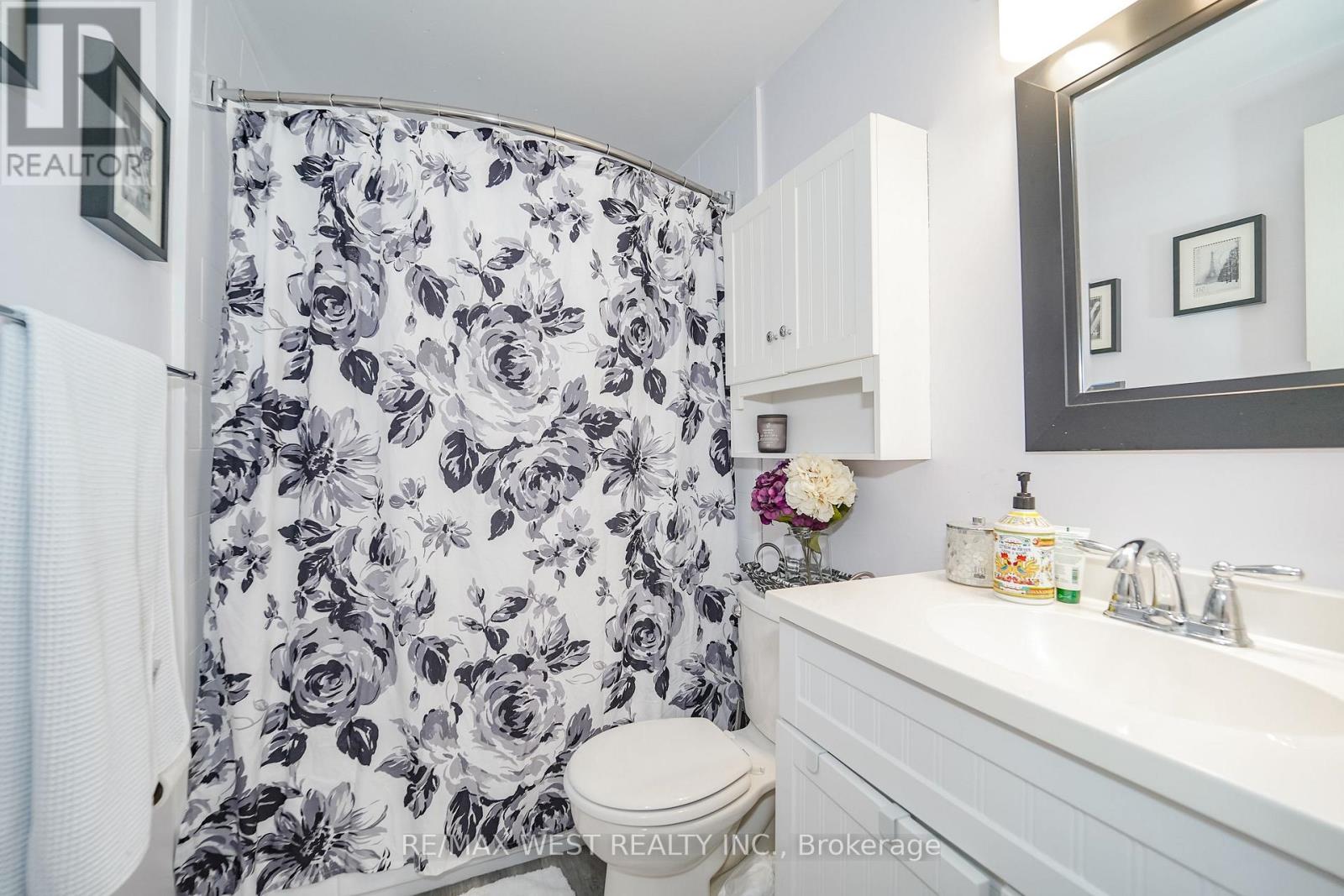 1105 Valley Court, Oshawa, Ontario  L1J 3M4 - Photo 7 - E13691956