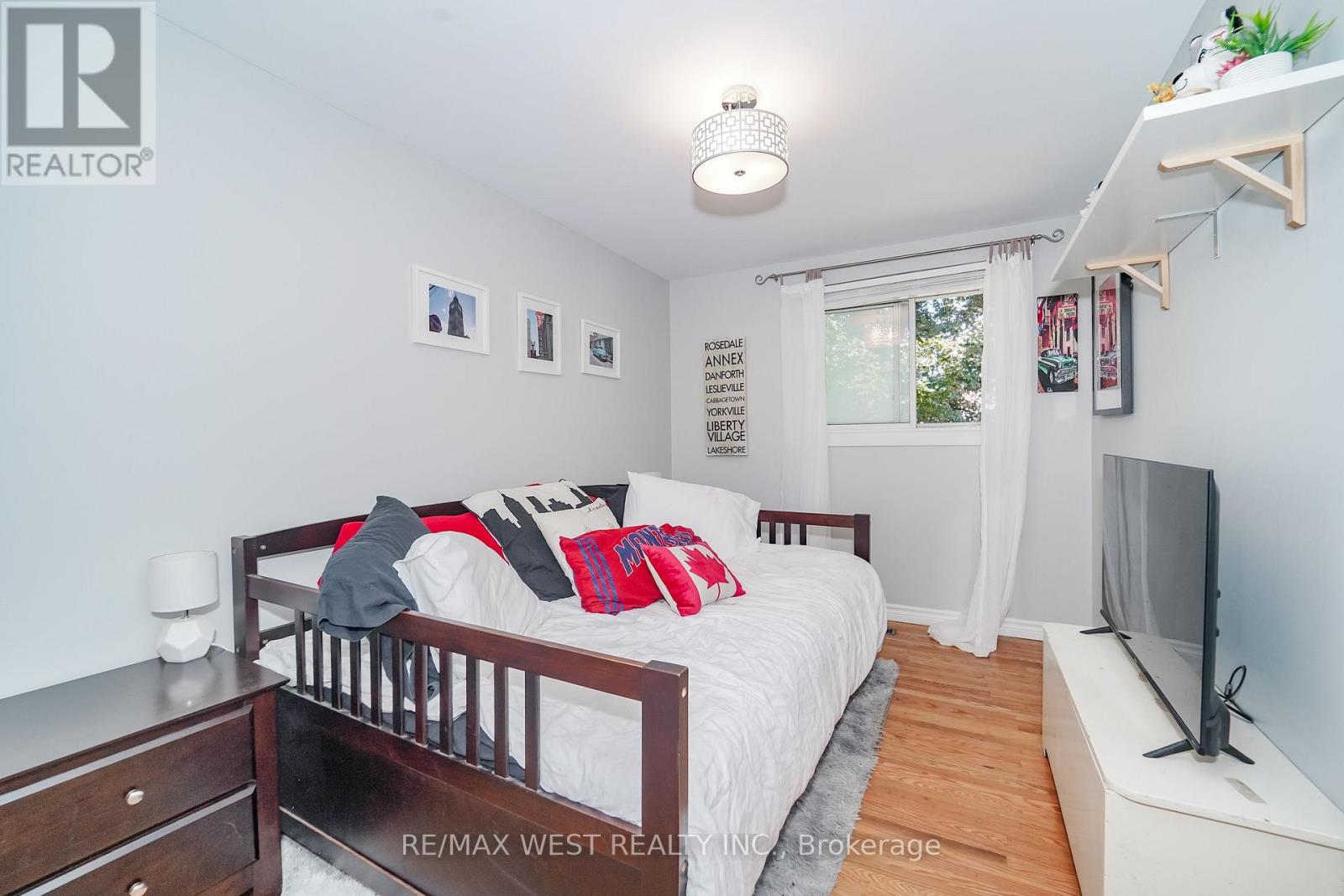 1105 Valley Court, Oshawa, Ontario  L1J 3M4 - Photo 8 - E13691956