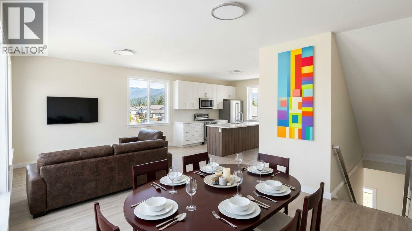 3 1417 Alder Drive, Pemberton, British Columbia  V0N 2L0 - Photo 2 - R3157157