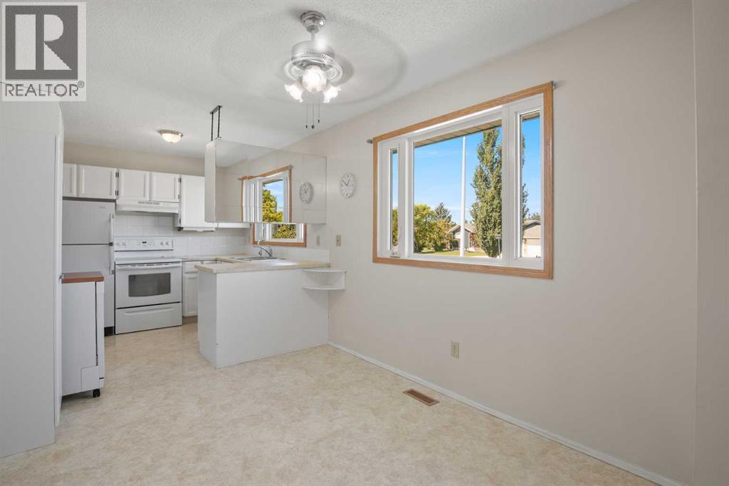 3706 51 Avenue, Innisfail, Alberta  T4G 1H6 - Photo 8 - A2332435