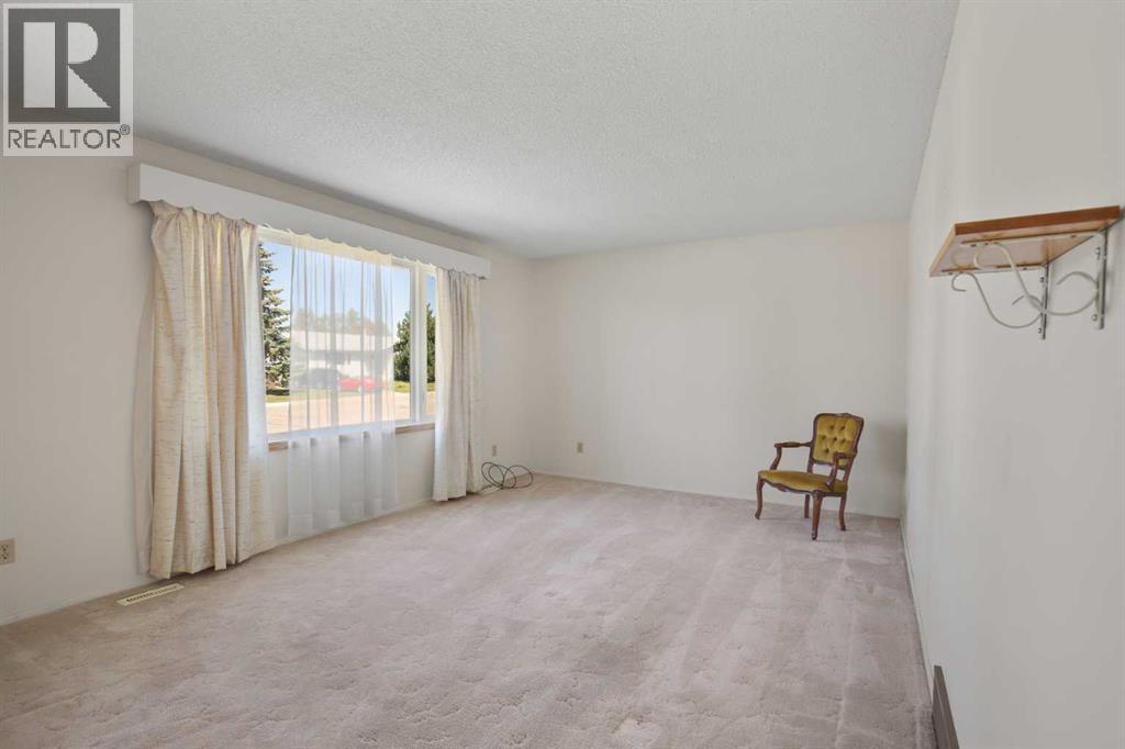 3706 51 Avenue, Innisfail, Alberta  T4G 1H6 - Photo 5 - A2332435