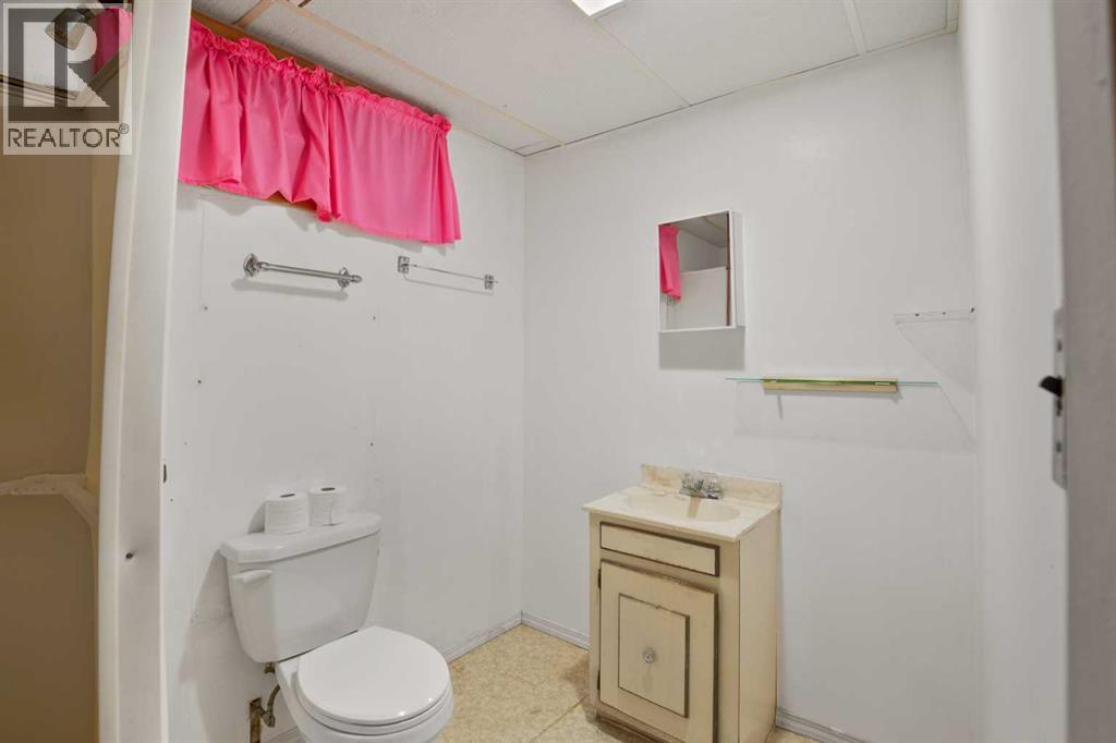 3706 51 Avenue, Innisfail, Alberta  T4G 1H6 - Photo 23 - A2332435