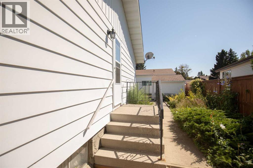 3706 51 Avenue, Innisfail, Alberta  T4G 1H6 - Photo 27 - A2332435
