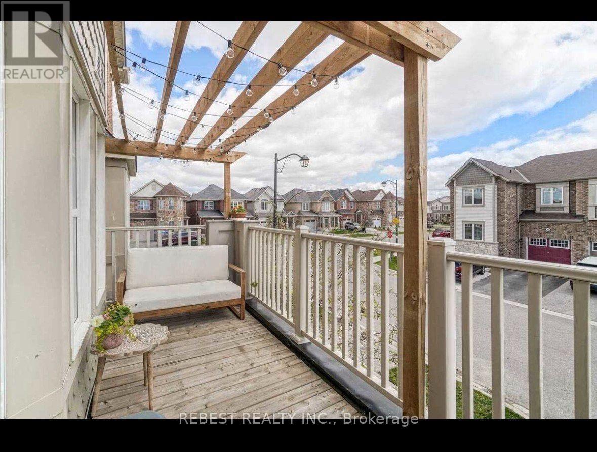 7 Reichert Court, Milton, Ontario  L9T 8R6 - Photo 2 - W13691888