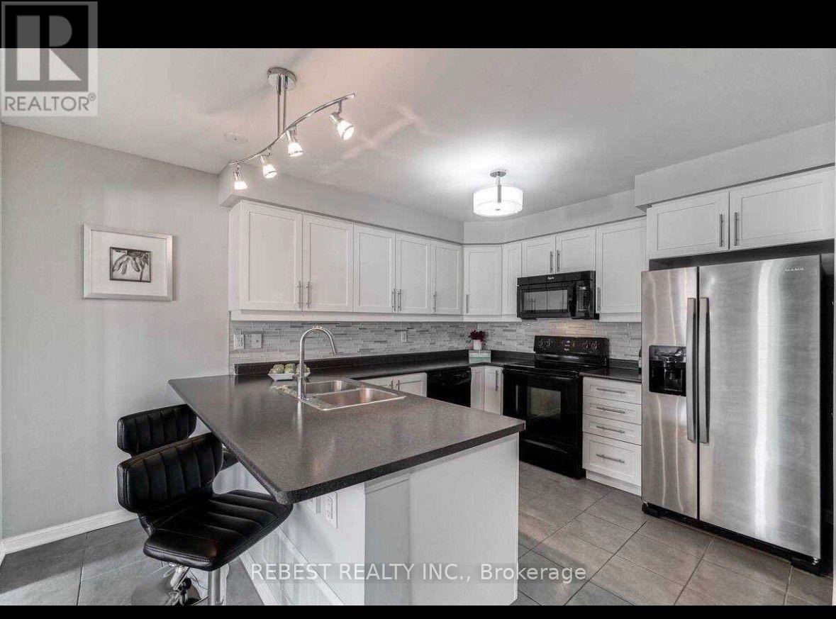 7 Reichert Court, Milton, Ontario  L9T 8R6 - Photo 3 - W13691888