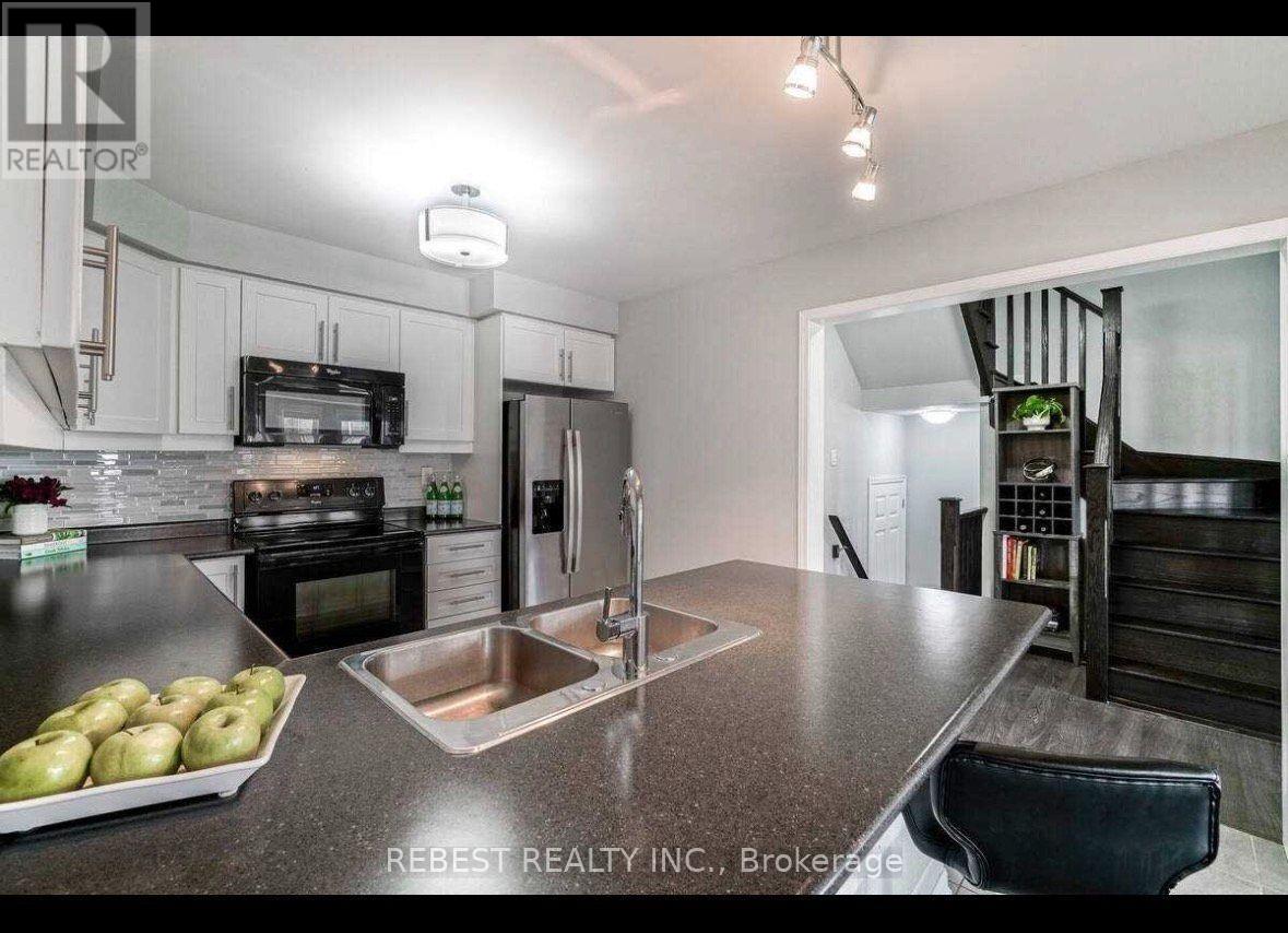 7 Reichert Court, Milton, Ontario  L9T 8R6 - Photo 4 - W13691888