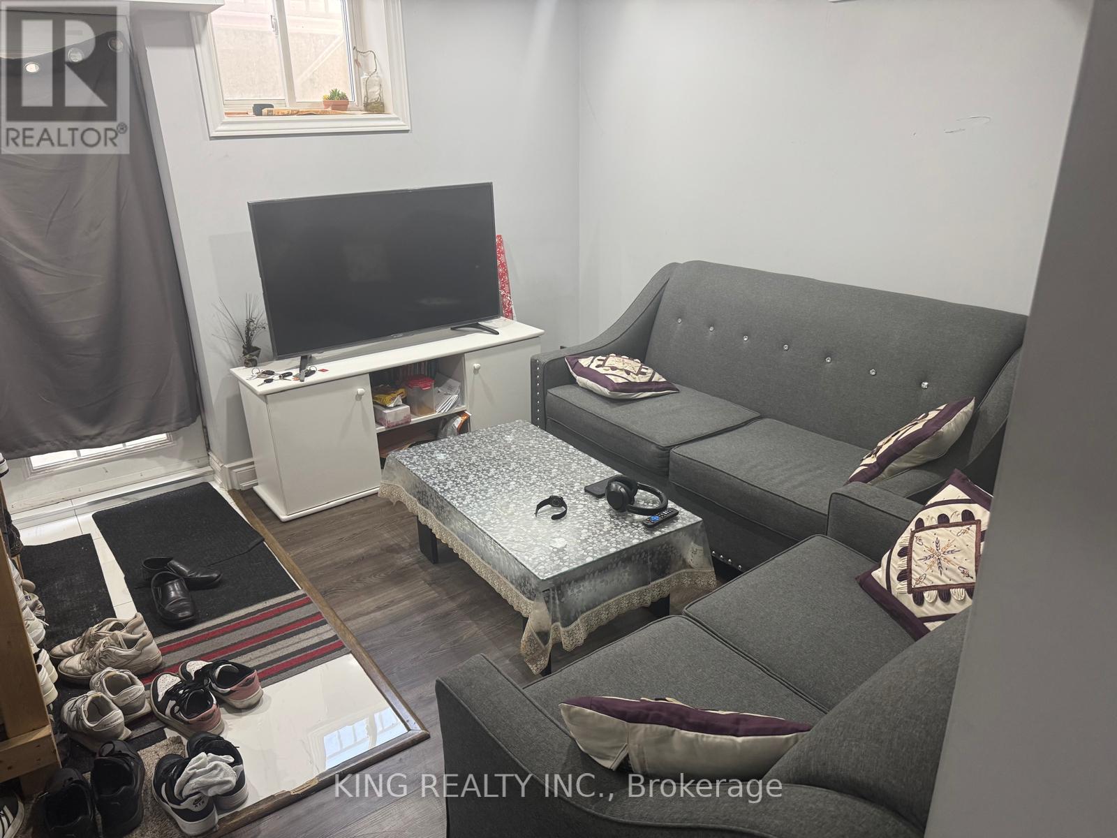 Basement - 8 Ferncroft Place, Brampton, Ontario  L7A 2Z6 - Photo 2 - W13691908