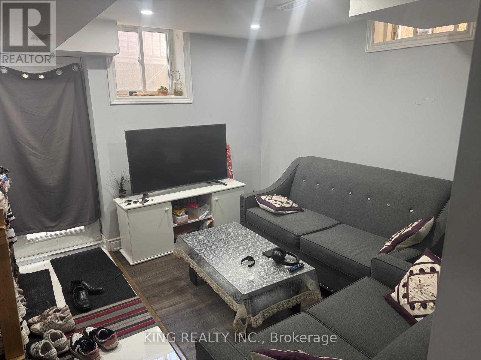 Basement - 8 Ferncroft Place, Brampton, Ontario  L7A 2Z6 - Photo 3 - W13691908