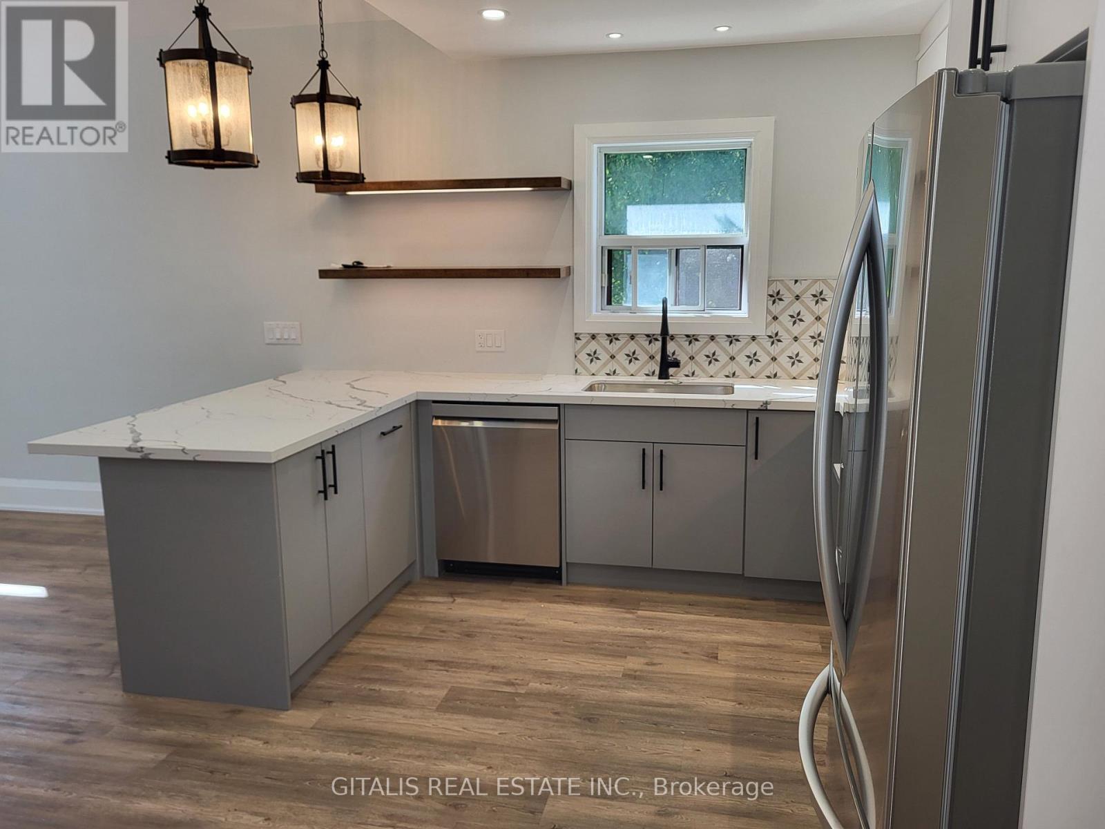 UPSTAIRS - 195 OAKMOUNT ROAD N, Toronto, Ontario