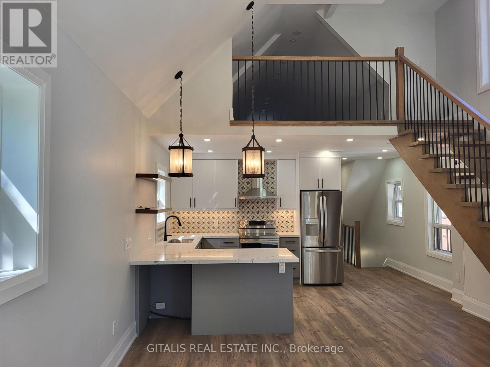 Upstairs - 195 Oakmount Road N, Toronto, Ontario  M6P 2N1 - Photo 2 - W13691930