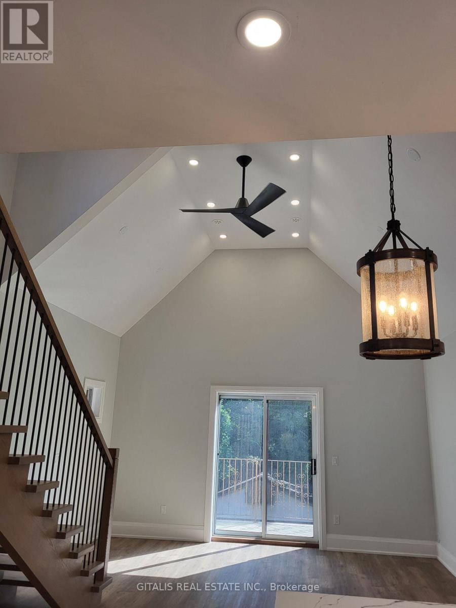 Upstairs - 195 Oakmount Road N, Toronto, Ontario  M6P 2N1 - Photo 4 - W13691930
