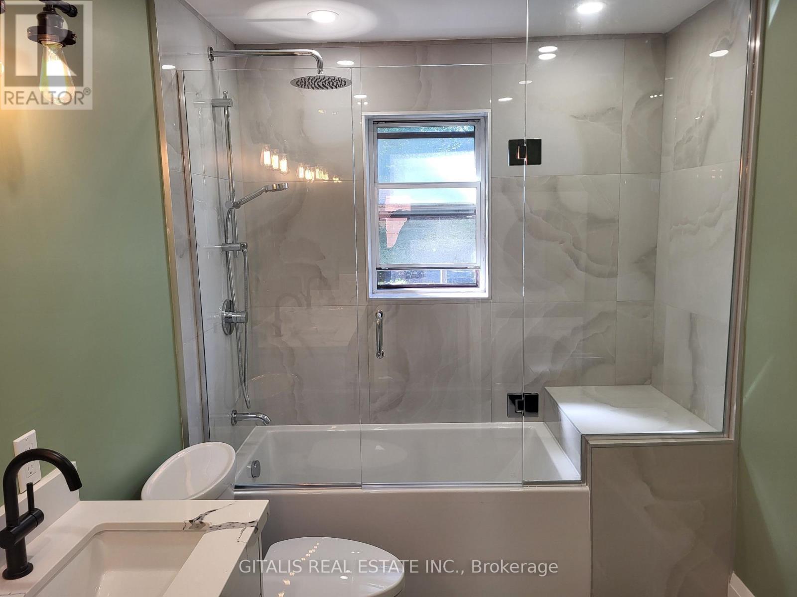 Upstairs - 195 Oakmount Road N, Toronto, Ontario  M6P 2N1 - Photo 9 - W13691930