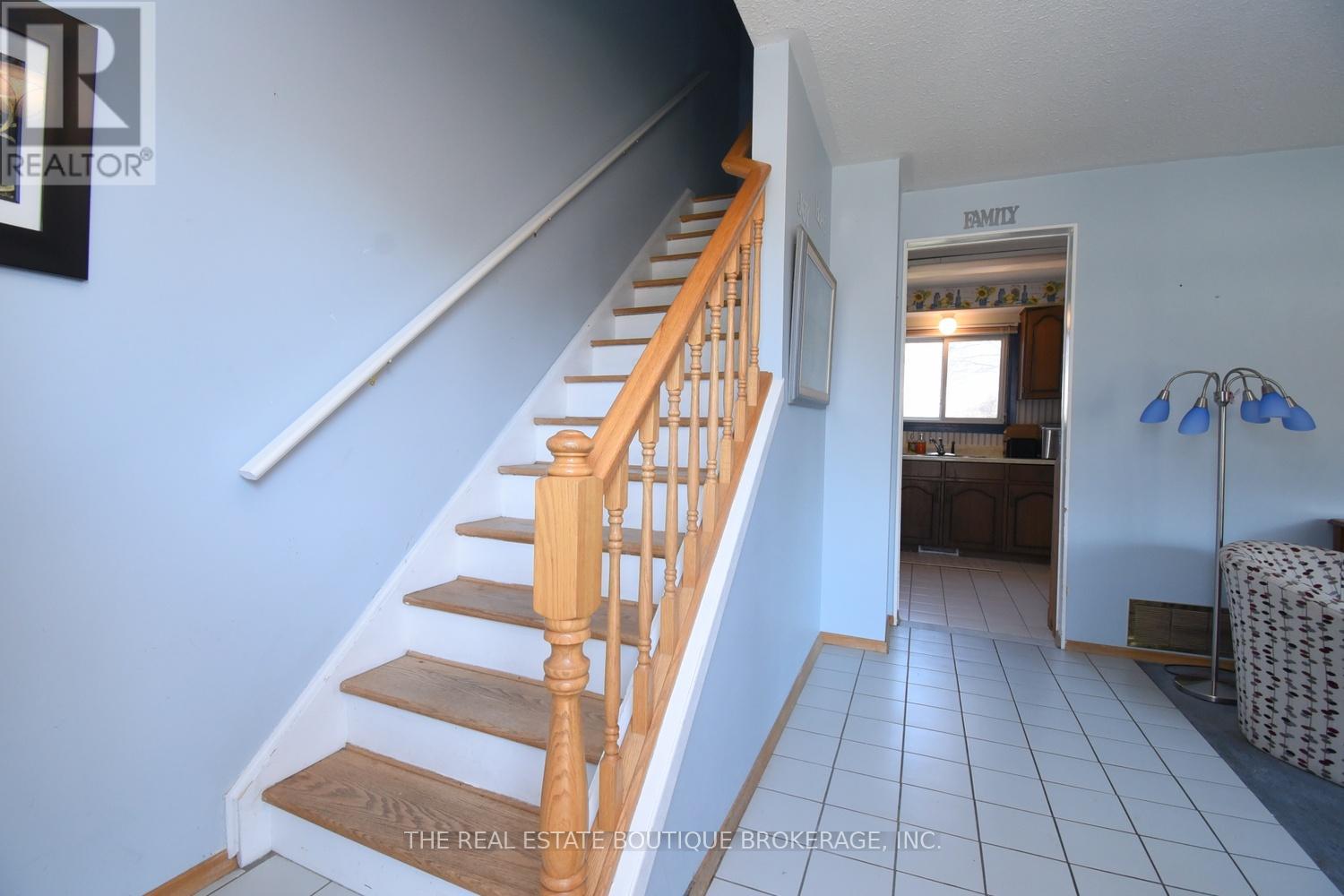 1345 Colonsay Drive, Burlington, Ontario  L7P 2T6 - Photo 5 - W13687692