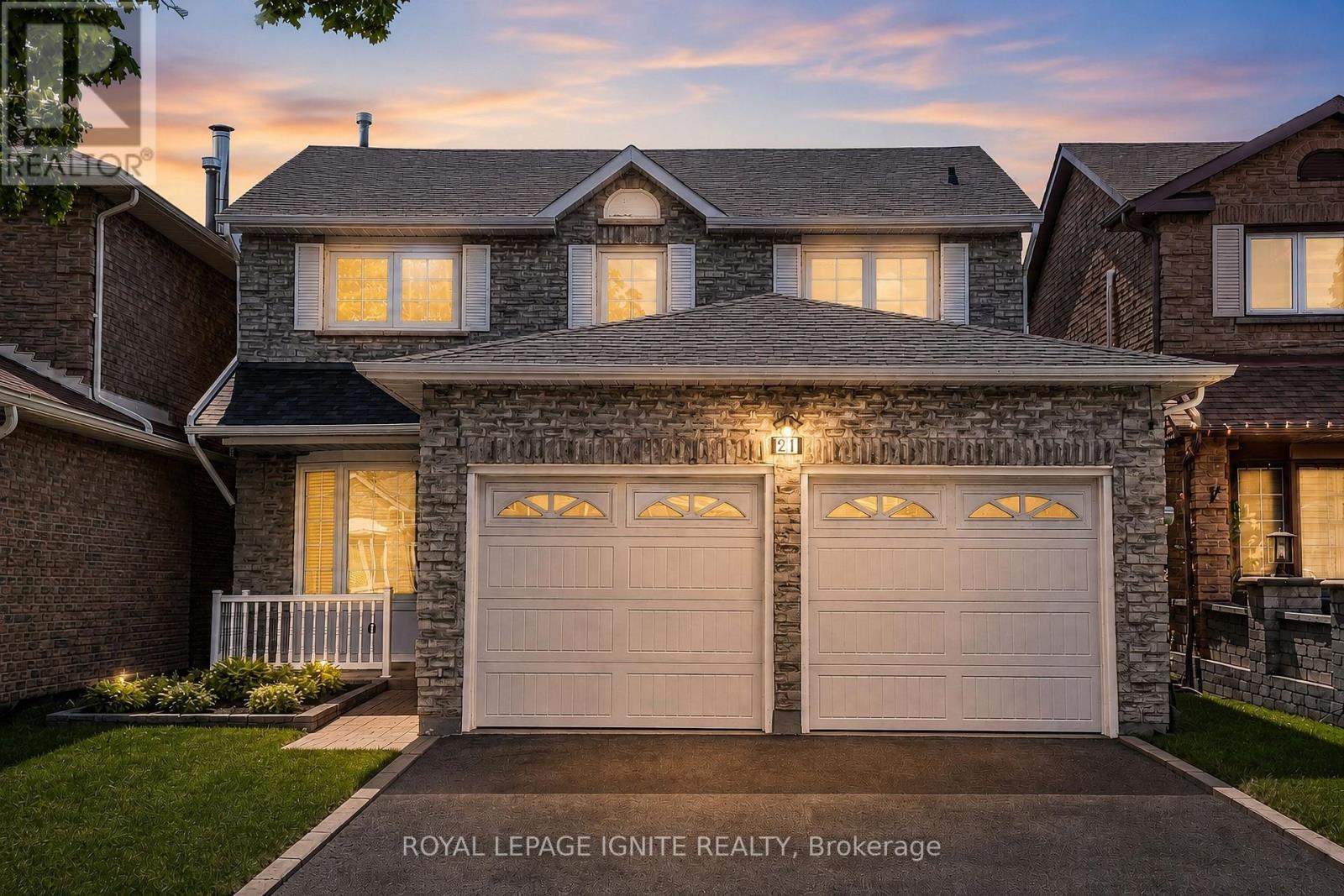 21 HALFMOON SQUARE, Toronto, Ontario