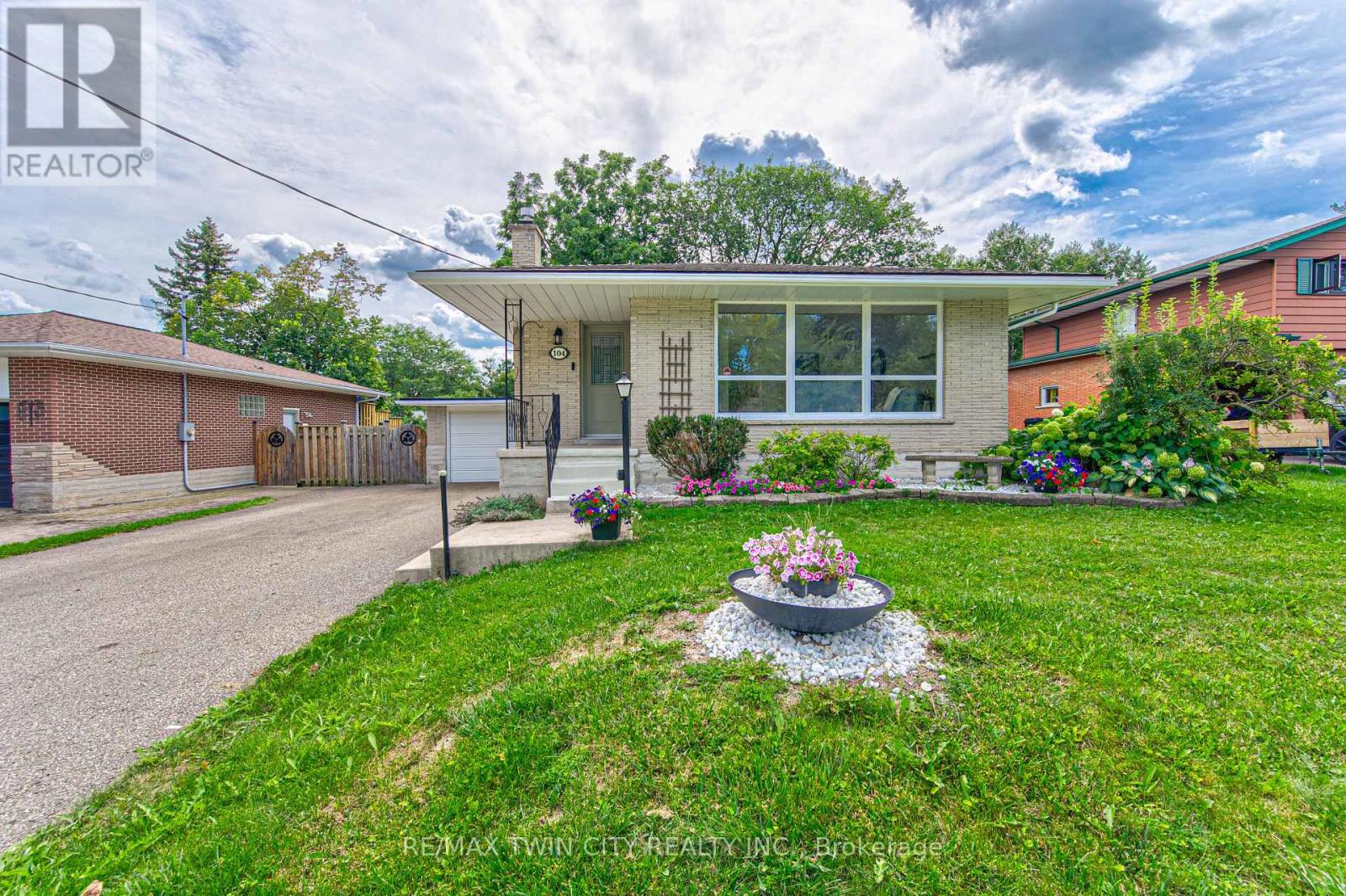 104 SPRINGBANK CRESCENT, Waterloo, Ontario