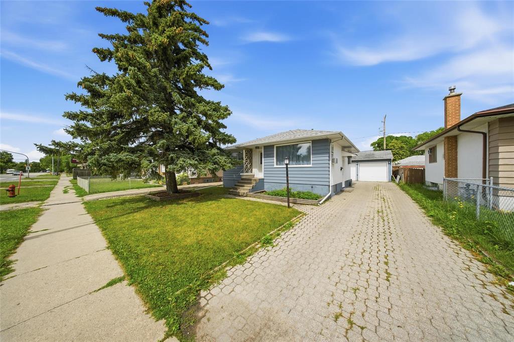 443 Regent Avenue W, Winnipeg, Manitoba  R2C 1R7 - Photo 1 - 202620337