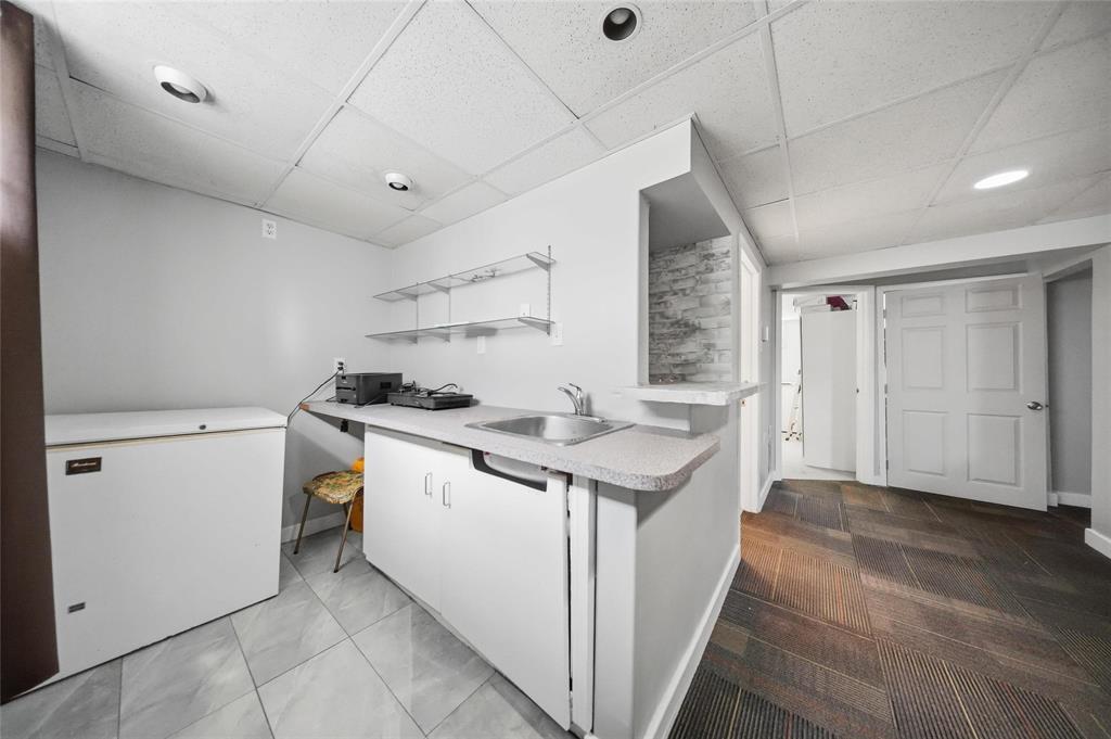 443 Regent Avenue W, Winnipeg, Manitoba  R2C 1R7 - Photo 19 - 202620337