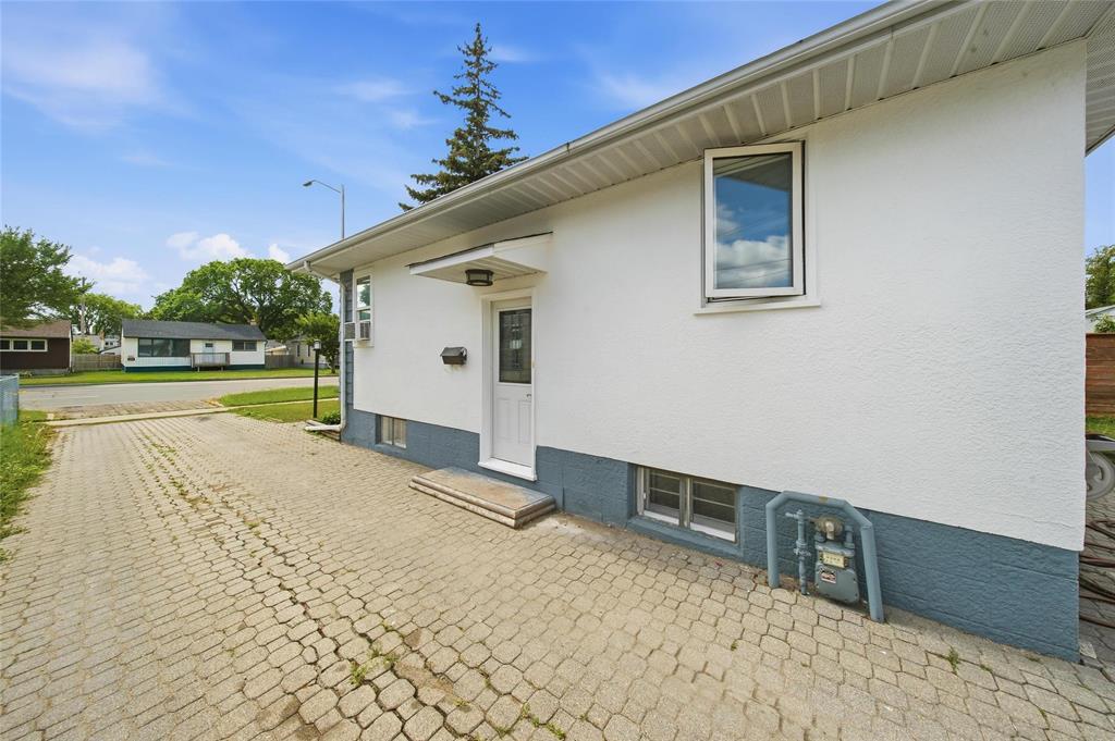 443 Regent Avenue W, Winnipeg, Manitoba  R2C 1R7 - Photo 24 - 202620337