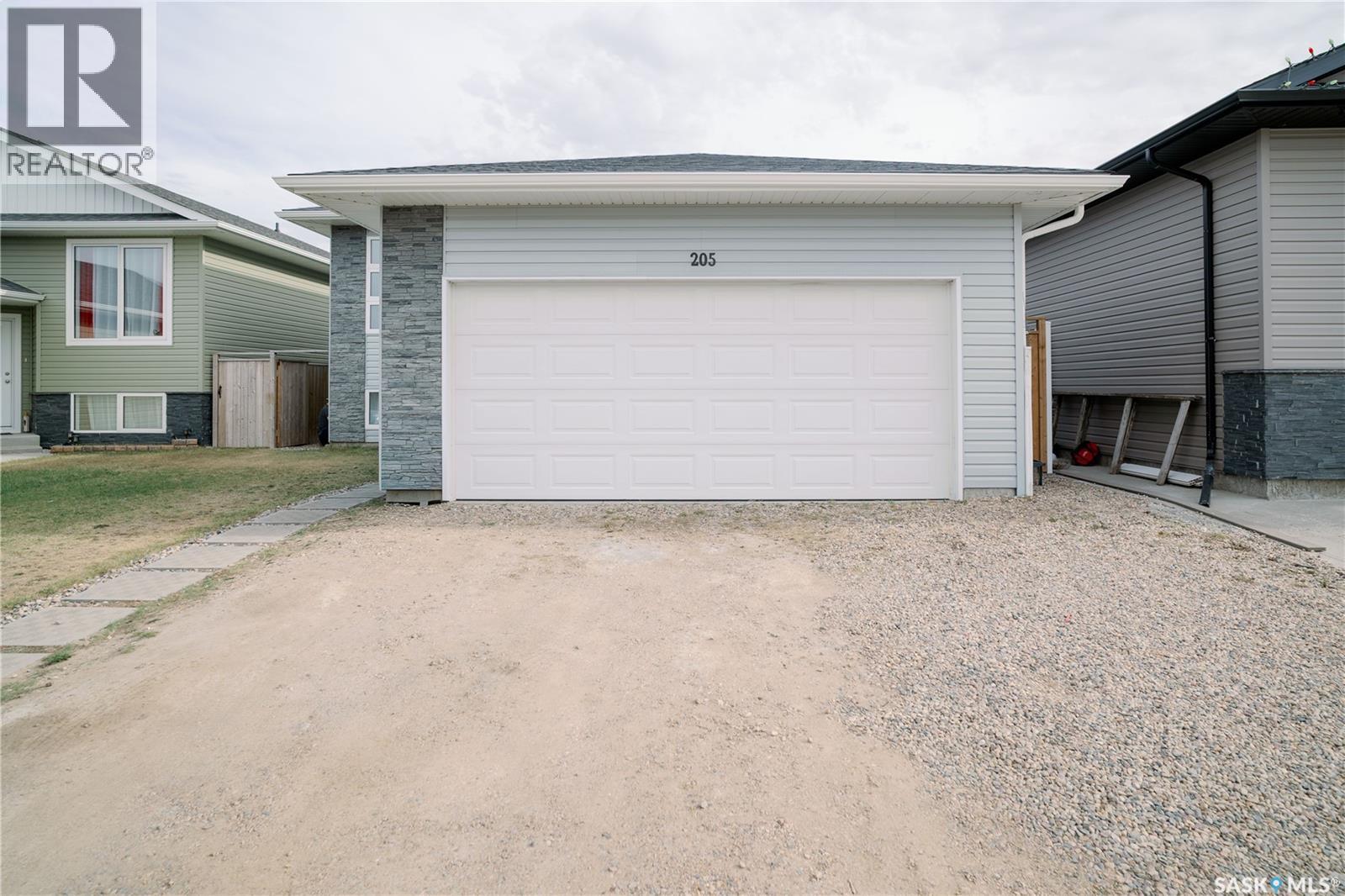 205 Reddekopp Lane, Warman, Saskatchewan  S0K 4S3 - Photo 2 - SK035887