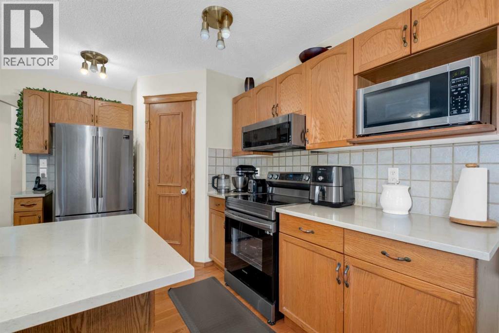 373 Bridlewood Avenue Sw, Calgary, Alberta  T2Y 4H5 - Photo 4 - A2323923