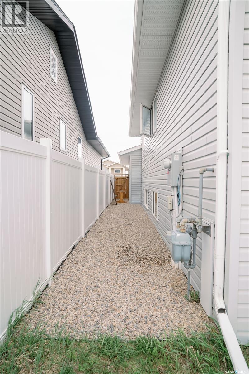 205 Reddekopp Lane, Warman, Saskatchewan  S0K 4S3 - Photo 26 - SK035887